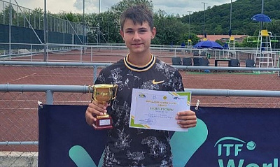 ITF World Tour. Somabay Open. Бурсов единственным добыл викторию