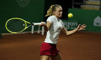 WTA Tour. Trophée Clarins. Саснович начала с виктории