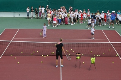 Виктория Азаренко дала мастер-класс юным теннисистам. Фото